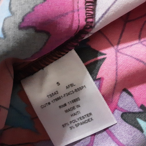 Butter Soft Medical Scrubs Women S Colorful Leaf and Abstract Pattern bundle 2 - Picture 8 of 10